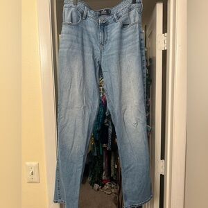 Hollister Low-Rise Boyfriend Jean